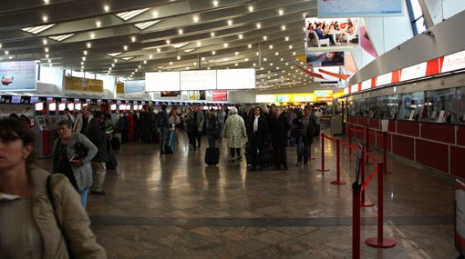 Vienna airport security staff smuggled Lankan migrants to US, UK