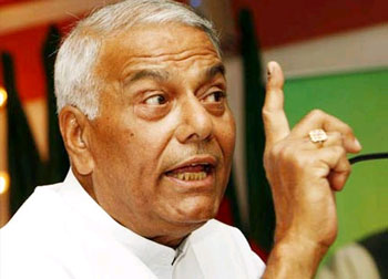 Sinha, Paswan join Vaikos protest on Lankan Tamils