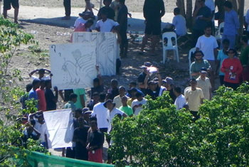 Hundreds of refugees hunger strike on Nauru