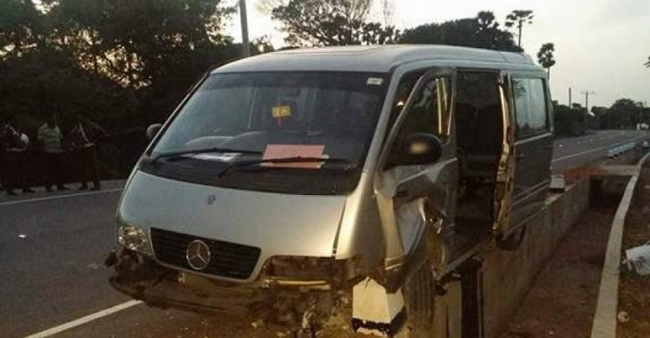 Vehicle used to transport DIG Jayasinghe meets with accident...