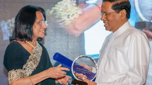 President Maithripala Sirisena receives award by WHO
