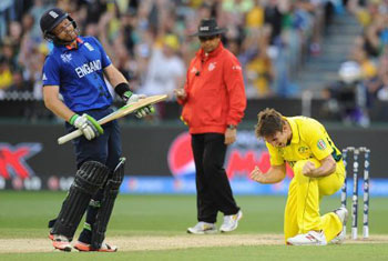 Australia hammer England 