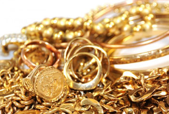 Mother, daughter and son arrested with Rs.6m in gold