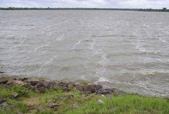 Four missing  as boat capsizes in Tissa Wewa