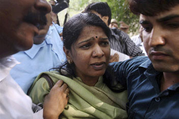 Karunanidhis daughter, Kanimozhi arrested 