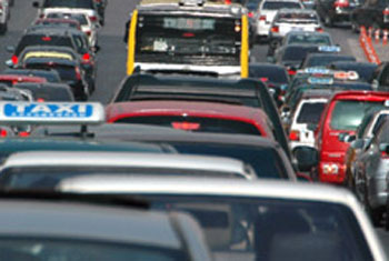 Traffic jam on Colombo-Kandy road due to accident