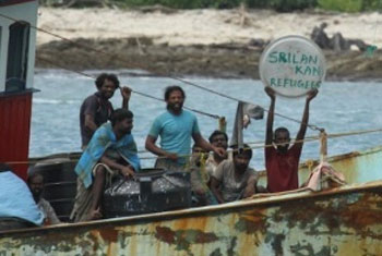 Australian authorities intercept suspected asylum seeker boat