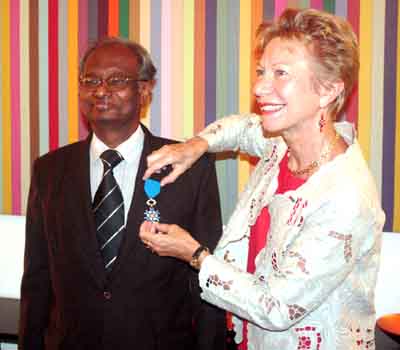 France honours Sri Lankan for long service