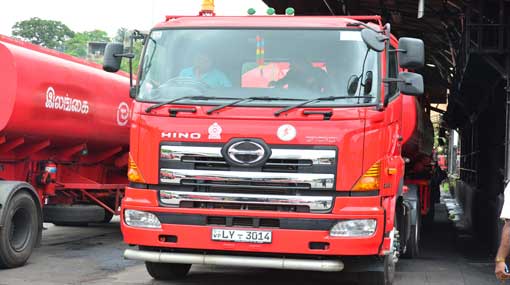 251 bowsers loaded with fuel leave Kolonnawa and Muthurajawela terminals