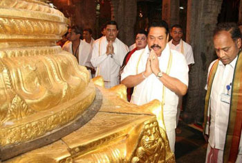 President offers worship at Lord Venkateswara temple in Tirupati