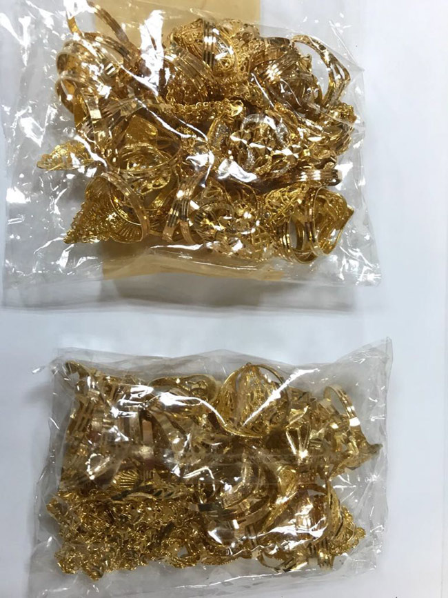Youth held over attempt to smuggle gold jewellery