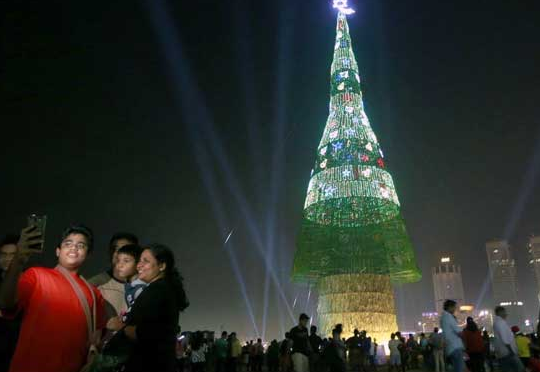 Sri Lanka claims worlds tallest artificial Christmas tree