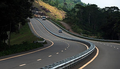 Motorists using expressway cautioned over earthslip risk