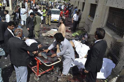 4 killed, 20 injured in suicide bombing at a church in Pakistan