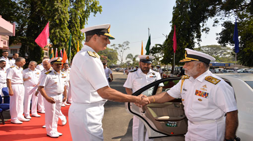 Navy Commander visits South Indian Naval Command in Kochi 