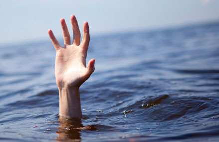 Youth drowns in sea off Pamunugama