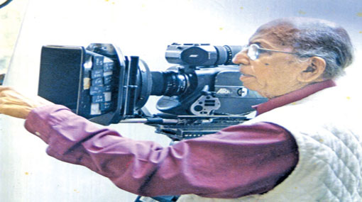 Veteran film director Dr. Lester James Peiris passes away