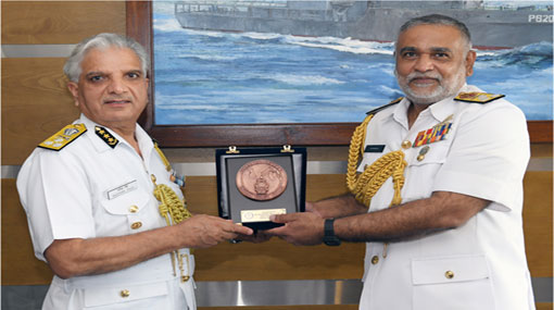 Director General Indian Coast Guard calls on Commander of the Navy
