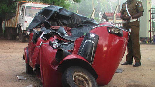 Three killed after three-wheeler topples in Matara
