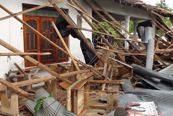 Strong winds cause havoc...