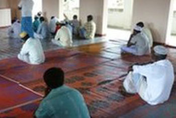 Sri Lanka ‘expels 161 foreign Muslim clerics’ - BBC