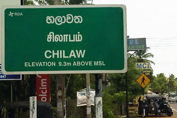 Police take action to reduce traffic in Chilaw town