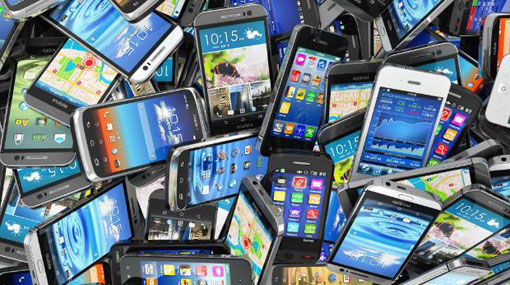 Three arrested over theft of 865 mobile phones