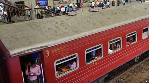 Colombo Fort-Avissawella train delayed