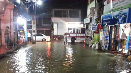 Akurana Town underwater after heavy rain