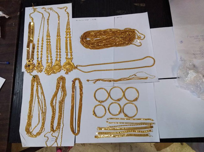 Two held with gold jewellery worth over Rs.14 million at BIA