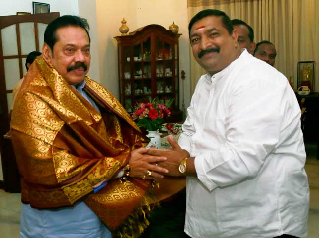 Vadivel Suresh pledges support to Mahinda