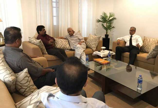 JVP meets with Opposition leader