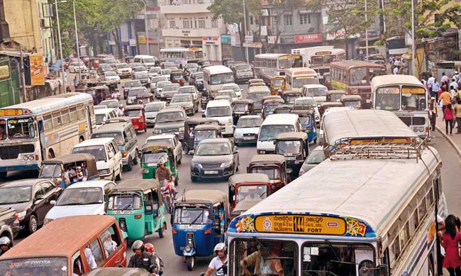 Heavy traffic in Battaramulla due to protest