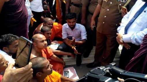 Water cannons and tear gas used on protesting Buddhist monks