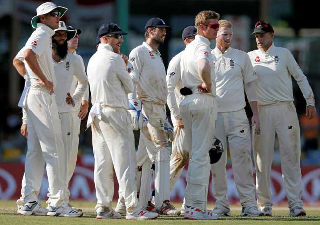 England set Sri Lanka 327 to win Colombo Test