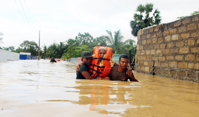 Troops rescue hundreds of flood-affected in the North