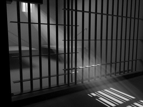 Suspect under remand custody commits suicide