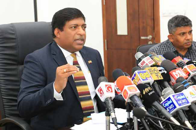 Ravi seeks help of civil activists to minimize corruption in Ministry