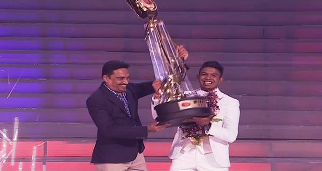 Thanura Madugeeth wins Derana Dream Star  Season 8