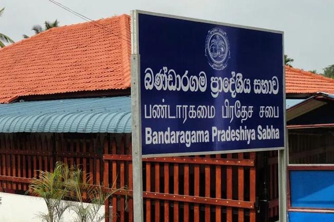 Tense situation at Bandaragama Pradeshiya Sabha