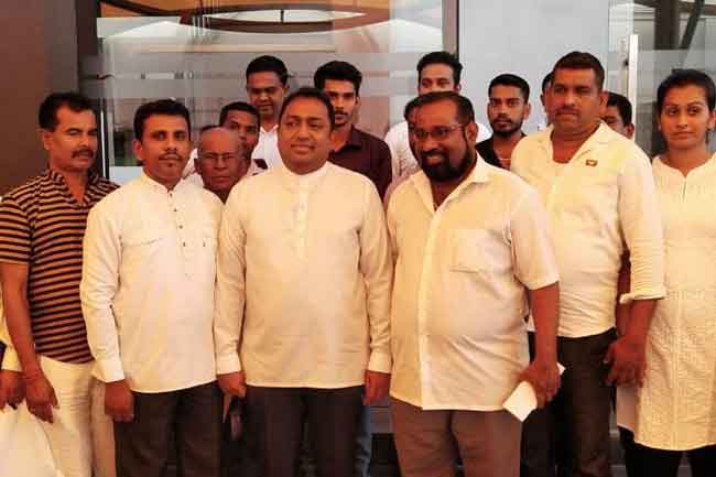Group of SLFP members join UNP