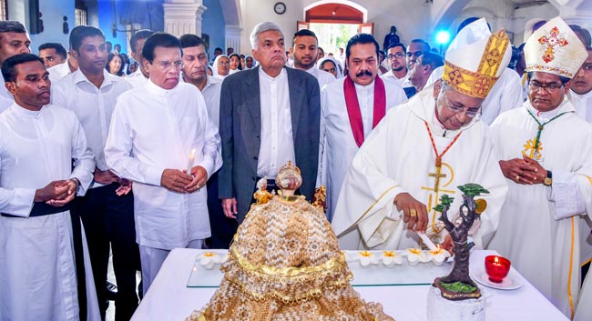 President, PM and Opposition Leader attend Sunday Mass
