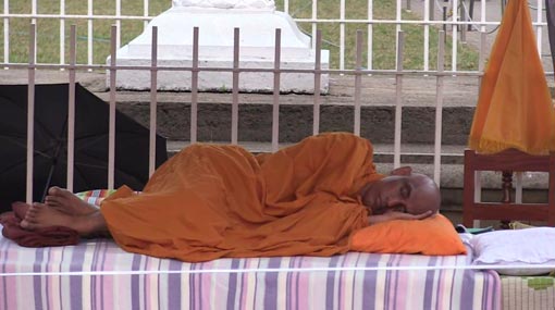 Resolve Rathana Theros demands, Asgiri-Malwathu Chief Prelates write to President & PM