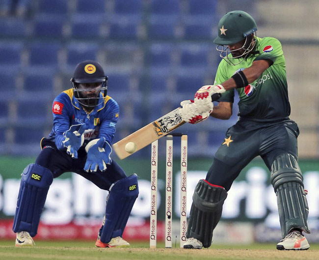 Pakistan score 219-9 in second ODI