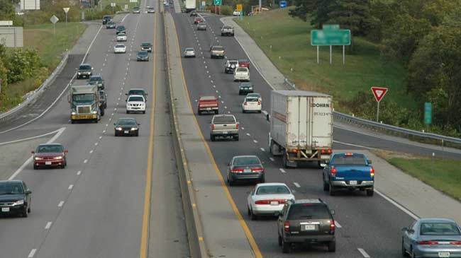 Traffic lane law enforced in main cities from tomorrow