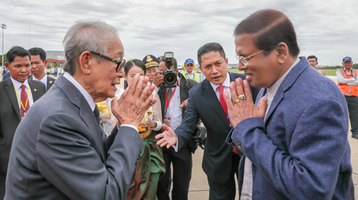 President arrives in Cambodia