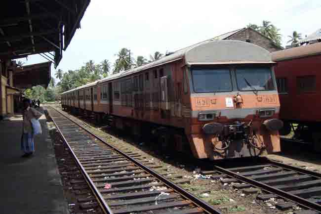 Trains delayed on Kelani Valley line