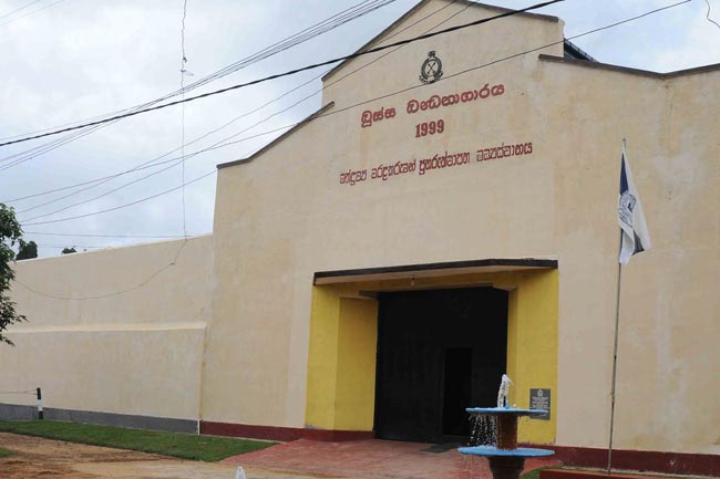 Fifteen crime gang members transferred to Boossa Prison