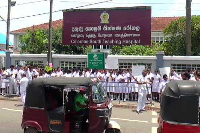 Health trade unions stage protest before Kalubowila hospital