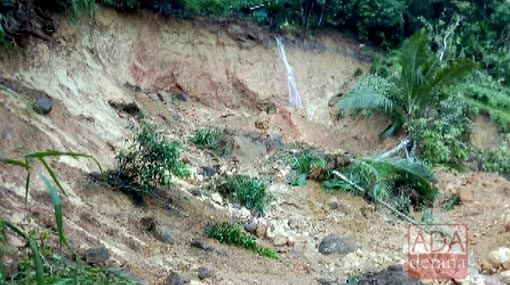 Woman goes missing in landslide in Galle